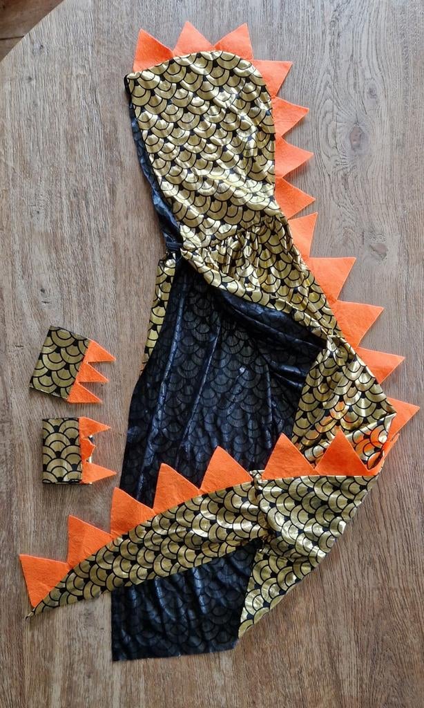 Draken cape goud, Kinderen en Baby's, Carnavalskleding en Verkleedspullen, Ophalen of Verzenden, Nieuw, 122 t/m 128, Jongen of Meisje