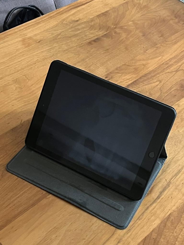 Ipad hoes, 10 inch, Accezz, A1822, Bescherming voor- en achterkant