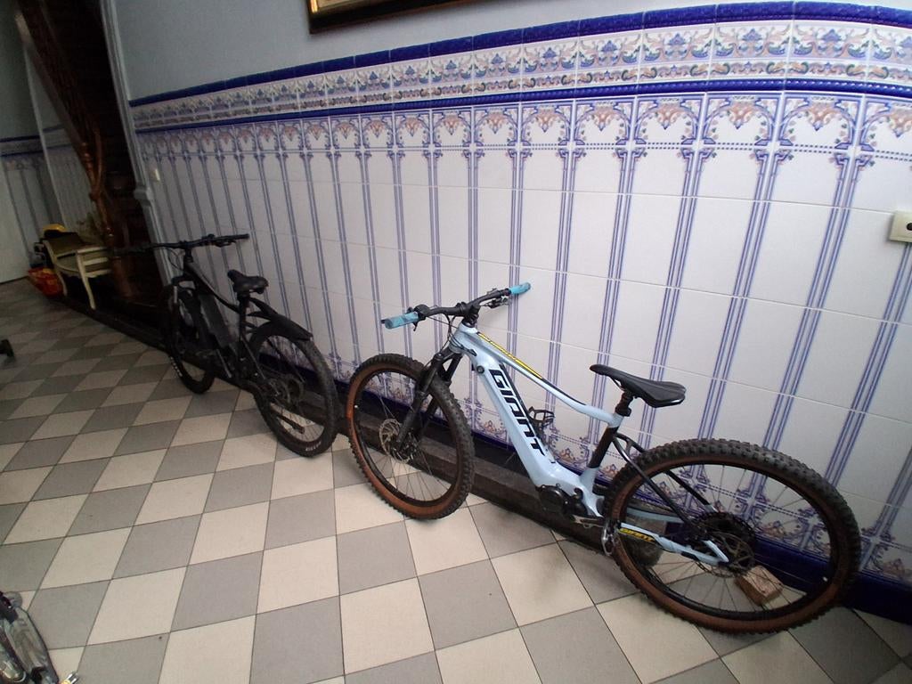 2 x  elektrische Mountainbikes, Gebruikt, Vering, 10 tot 15 versnellingen, 47 tot 51 cm