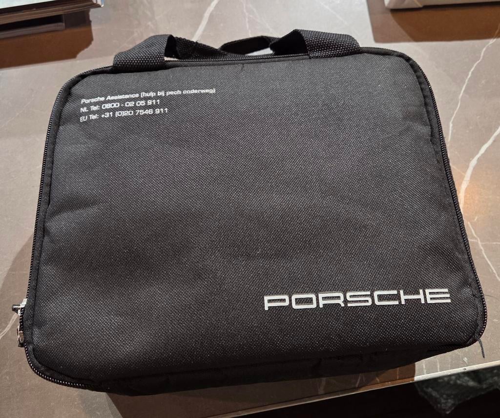 Porsche verbandkoffer tasje, Ophalen of Verzenden, Zo goed als nieuw, Rugzak