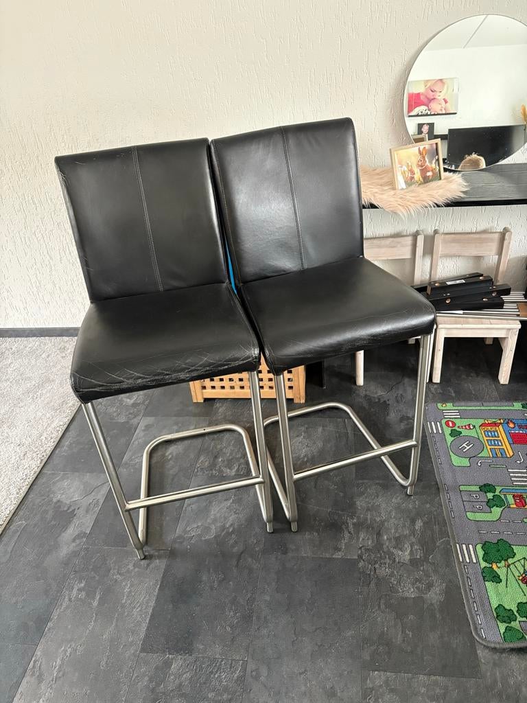 GRATIS Set van 2 zwarte barstoelen, Ophalen, Gebruikt, Met voetsteun, 60 tot 90 cm