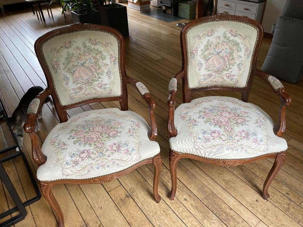 Tweetal antieke fauteuils in Louis XV stijl, Ophalen