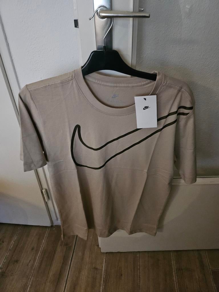 Nieuw Nike T-shirt Maat S, Ophalen of Verzenden, Nieuw, Beige