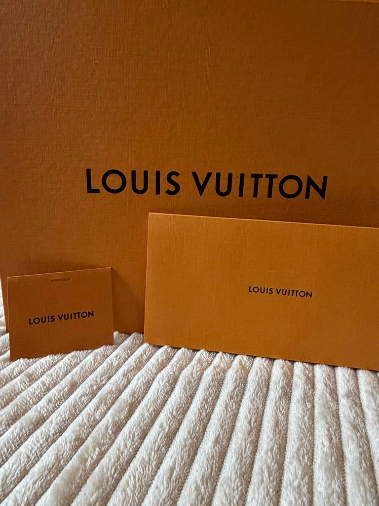 Louis Vuitton Footprint Red - Maat 42 - Pre-Pharrell, Kleding | Dames, Ophalen of Verzenden, Zo goed als nieuw, Overige kleuren