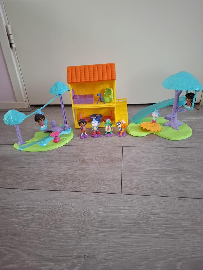 Dora speelset ( 4 complete setjes ), Ophalen of Verzenden, Zo goed als nieuw, Jongen of Meisje