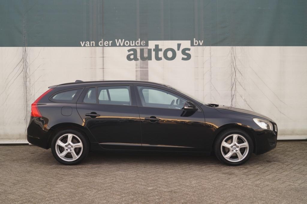 Volvo V60 1.6 T3 150pk Kinetic -ECC-PDC-XENON-CRUISE-, Gebruikt, 4 cilinders, 150 pk, LED verlichting