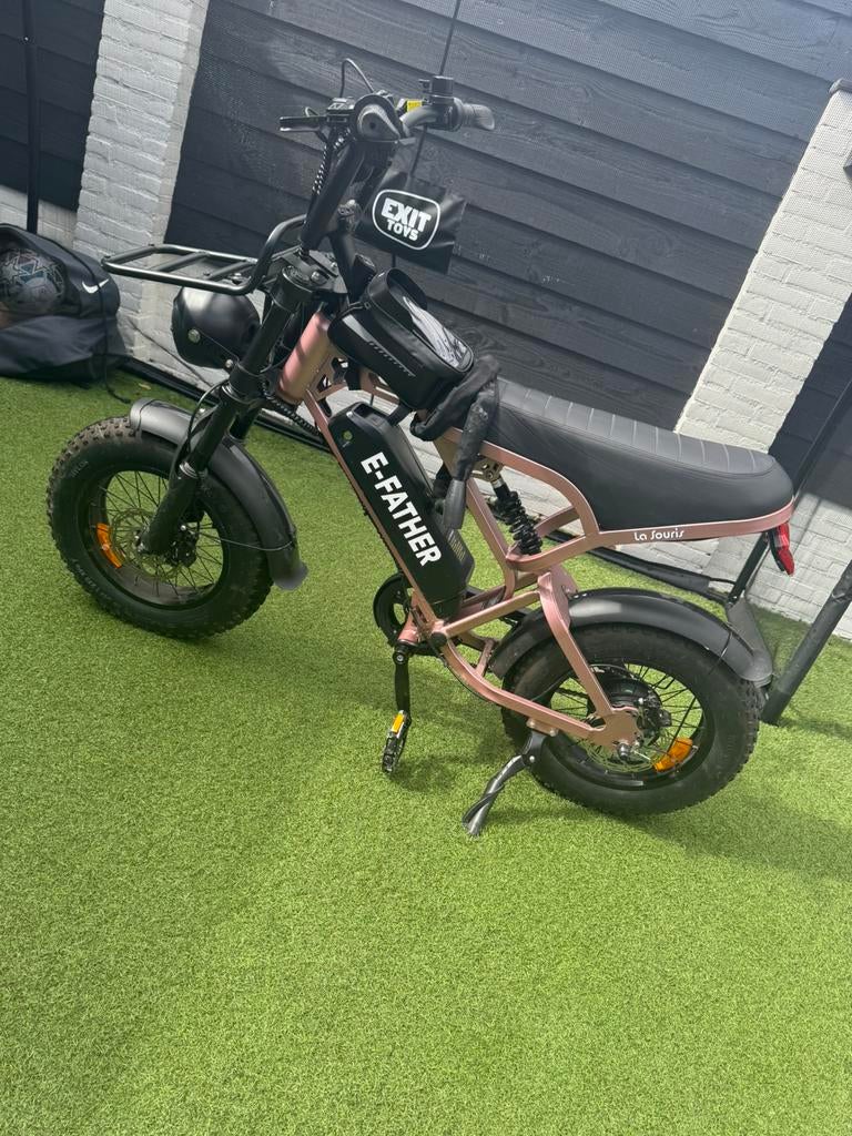 V20 Pro mini Rose Gold Special Edition, Fietsen en Brommers, Brommers | Derbi, Ophalen, Zo goed als nieuw