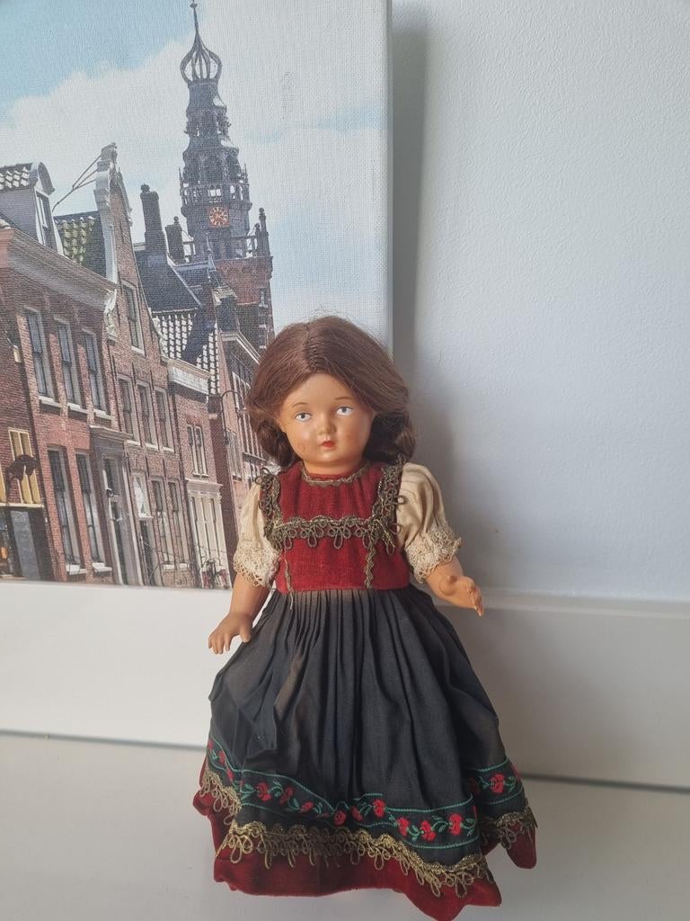 Antieke oude pop met kleding uit erfenis. Pop is 25cm, Ophalen of Verzenden