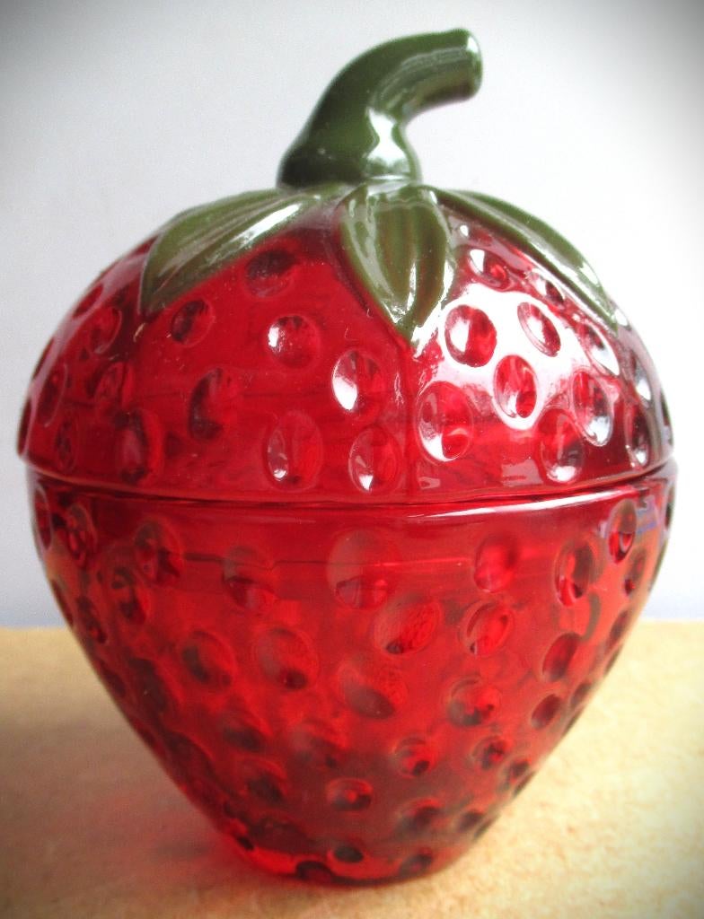 Aardbei pot met deksel~Glazen sierpotje in vorm van, Overige typen, Ophalen of Verzenden, Overige stijlen, Glas