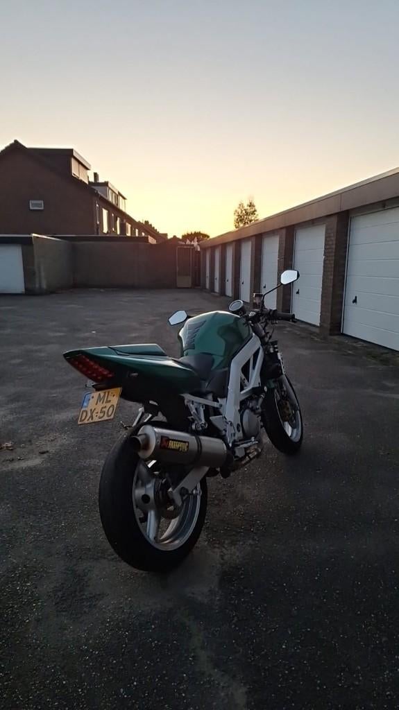 Suzuki SV650S - perfecte motor voor beginners, 2 cilinders, Sportuitlaat, Motorrijbewijs A, Meer dan 35 kW