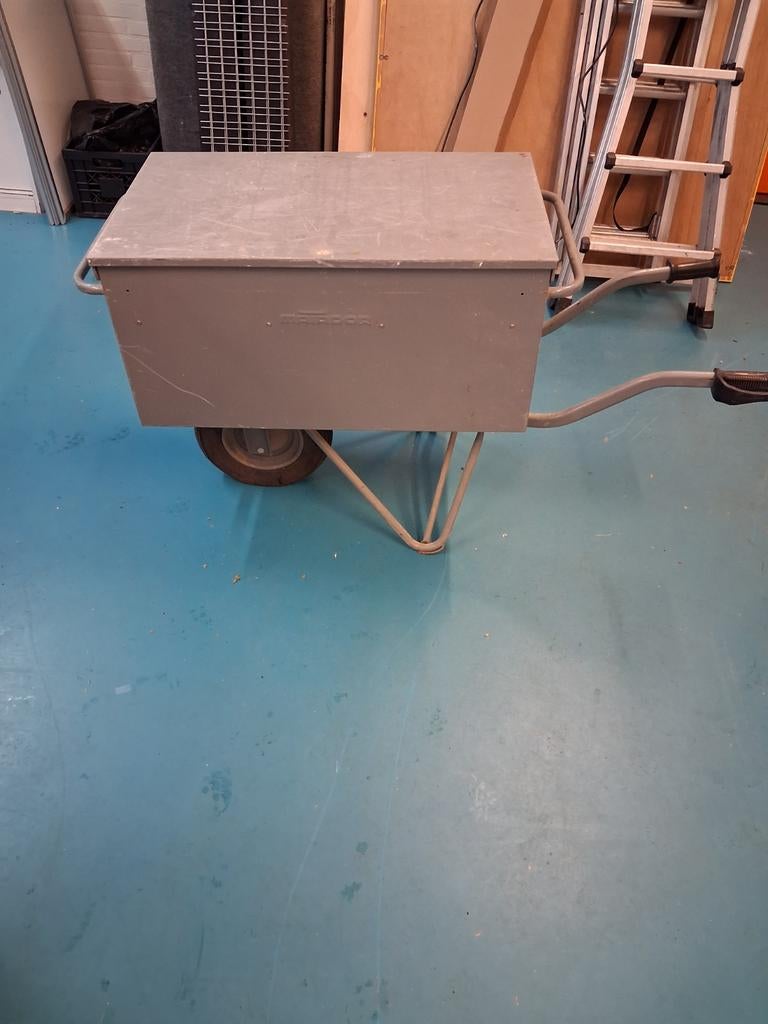 Een goede en stevige bouw kruiwagen, Tuin en Terras, Kruiwagens, Handmatig, Gebruikt, Eenwielig, Matador