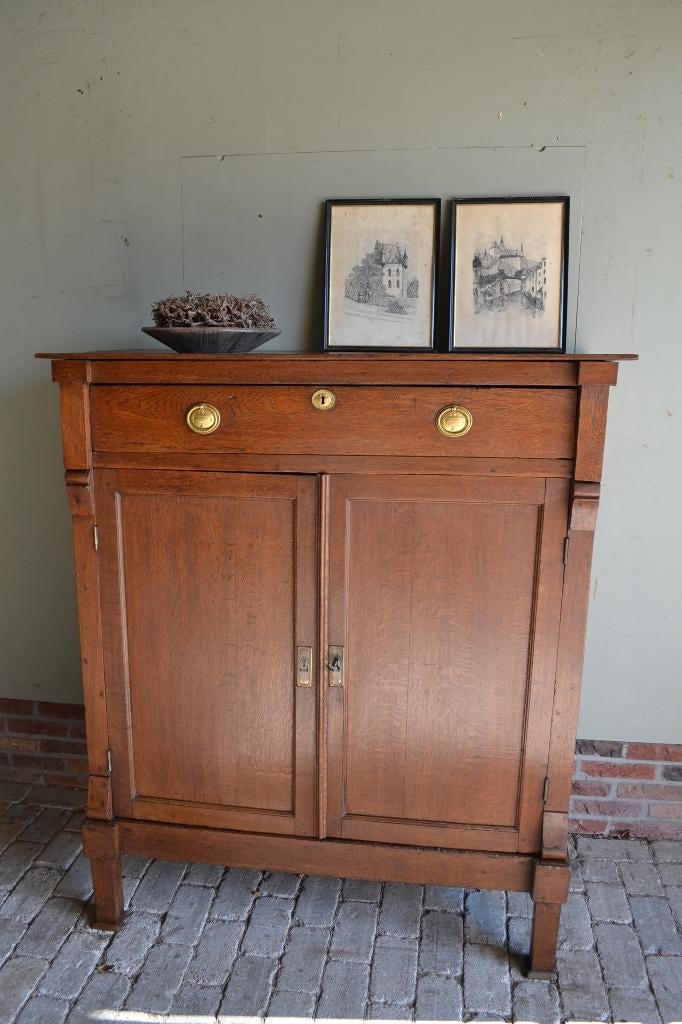 Prachtige strakke antieke eiken houten Empire meidenkast