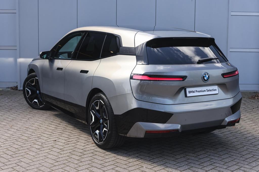 BMW iX xDrive40 High Executive / Sportpakket / Trekhaak / Pa, Start-stop-systeem, Gebruikt, Met garantie (alle), 24 min