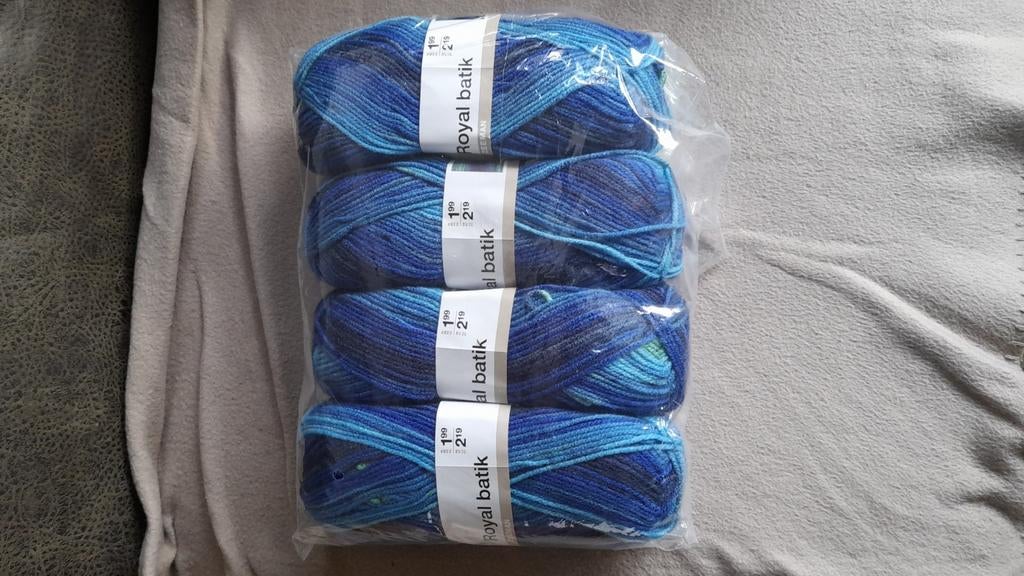 4 bollen royal Batik van zeeman, Ophalen of Verzenden, Nieuw, Breien of Haken, Wol of Garen