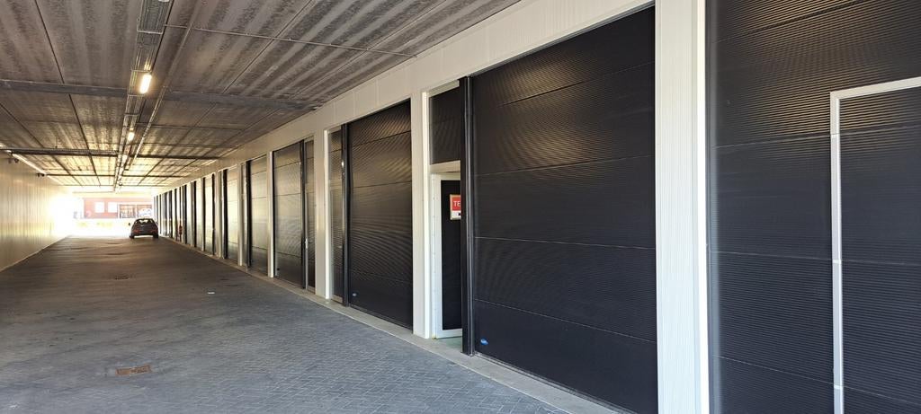 Te huur . Bedrijfsunit  ca 35m2. €585 p/m