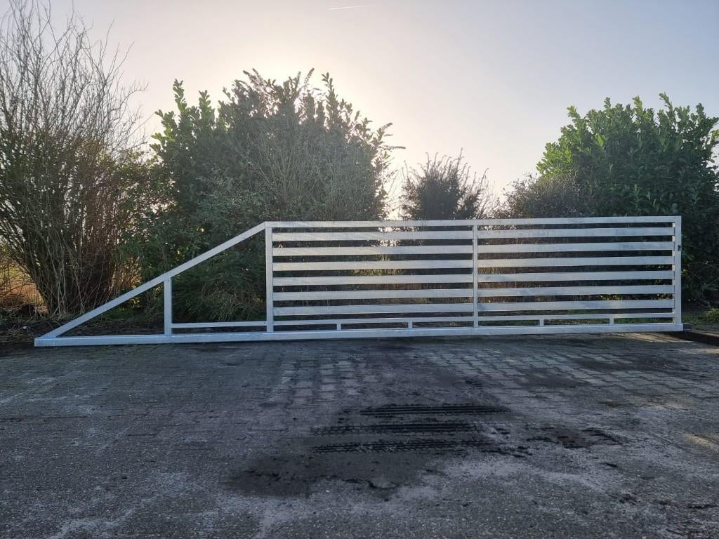 Nieuwe moderne schuifpoort 'Darwin' in 4m en 5m compleet!, Met poort, Nieuw, IJzer, Spijlenhekwerk