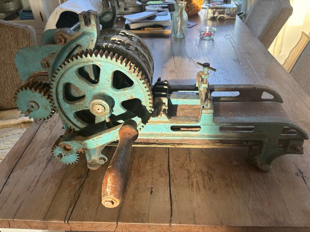 Oude speculaasmachine, Ophalen