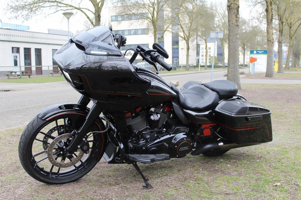 Harley-Davidson Road Glide Road Glide CVO SE FLTRXS-SE, Motoren, Motoren | Harley-Davidson, Chopper, Bedrijf, 1923 cc, Meer dan 35 kW