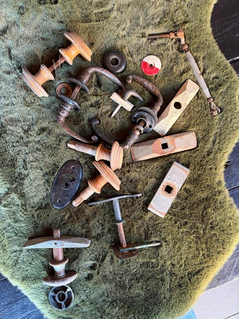 Diverse antieke handgrepen en deurklinken - Verzamelaarsobje, Antiek en Kunst, Ophalen