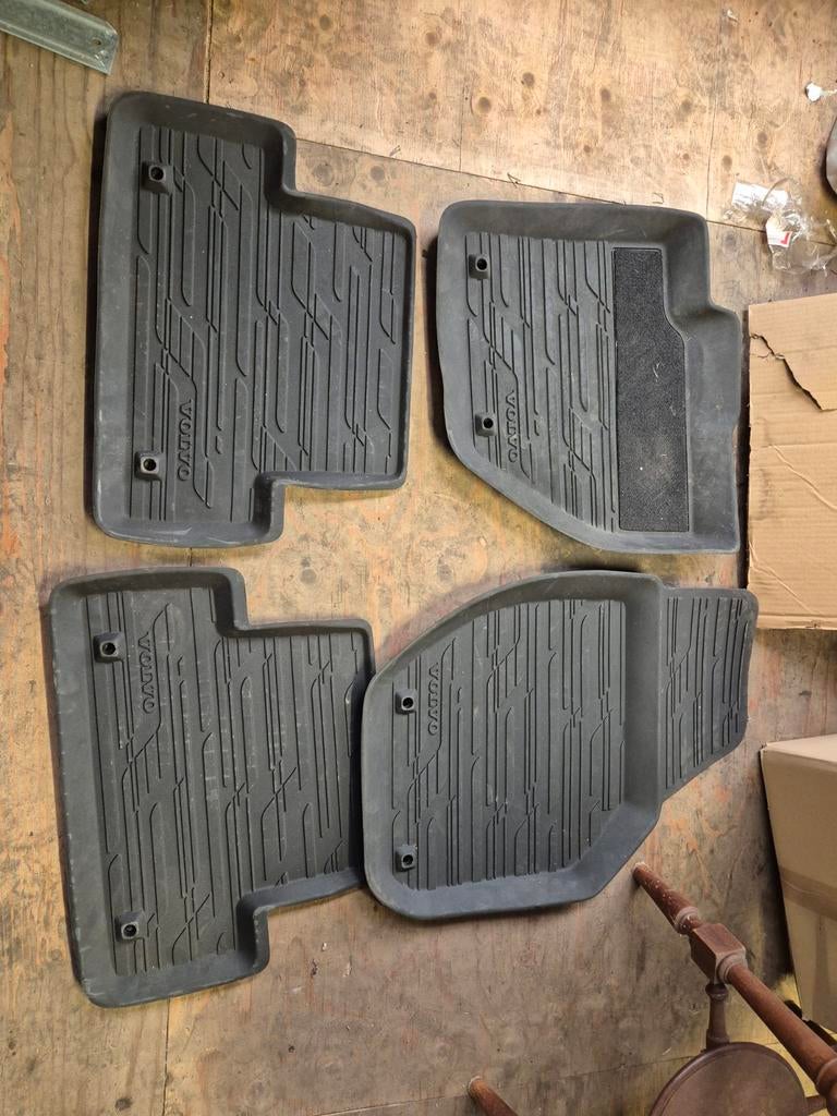 Originele Volvo V70 S60 rubberen mattenset, Auto diversen, Automatten, Ophalen of Verzenden