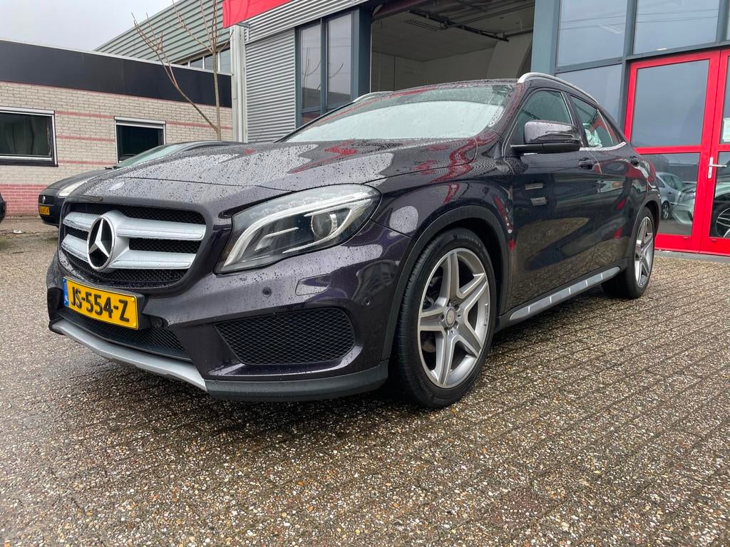 Mercedes-Benz GLA-klasse 200 Ambition amg night edtion, Gebruikt, Euro 6, 715 kg, Leder en Stof