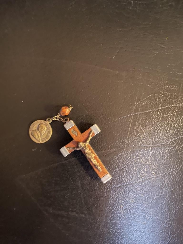Houten kruisje zilver beslagen+ zilveren scapulier pius xii, Ophalen of Verzenden, Zo goed als nieuw, Sieraad