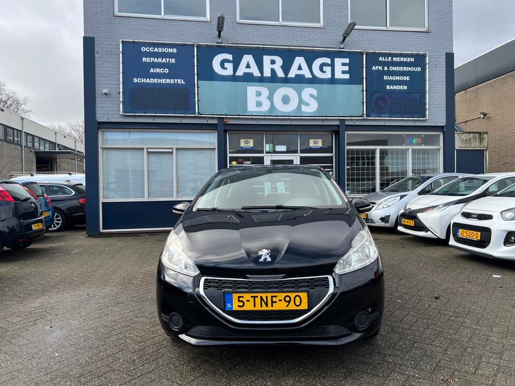 Peugeot 208 1.2 VTI 60KW/82PK 5-D 2013 Zwart, Auto's, Peugeot, Voorwielaandrijving, 31 €/maand, 1199 cc, Zwart