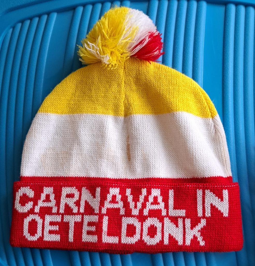 Gebreide muts Oeteldonk, Kleding | Dames, Carnavalskleding en Feestkleding, Zo goed als nieuw, Carnaval, Ophalen of Verzenden