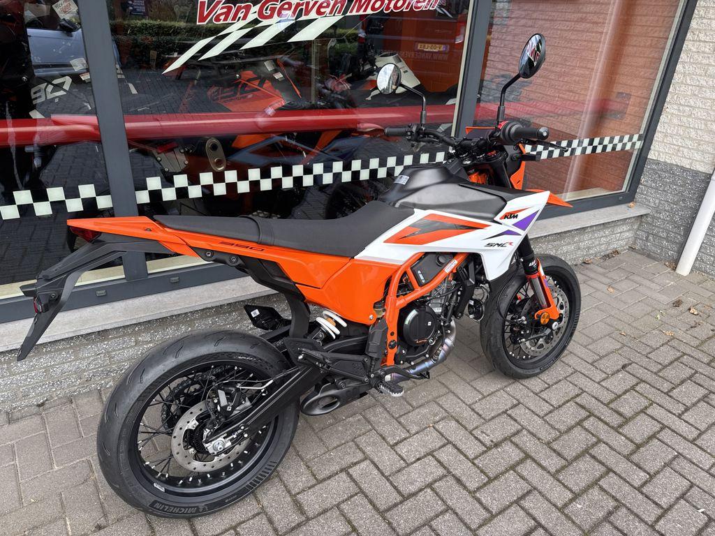KTM 390 SMC R 2025 - foto 3