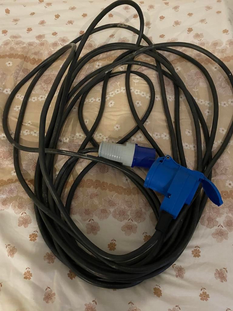 Camping stekker met kabel 9 meter, Caravans en Kamperen, Ophalen of Verzenden, Zo goed als nieuw