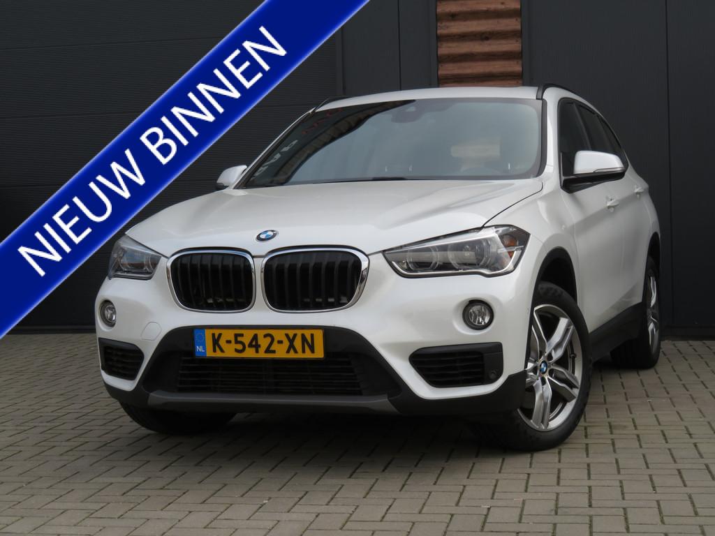 BMW X1 xDrive20i High Executive Airco Cr-Control Panoramadak, 1998 cc, Gebruikt, 2000 kg, Wit