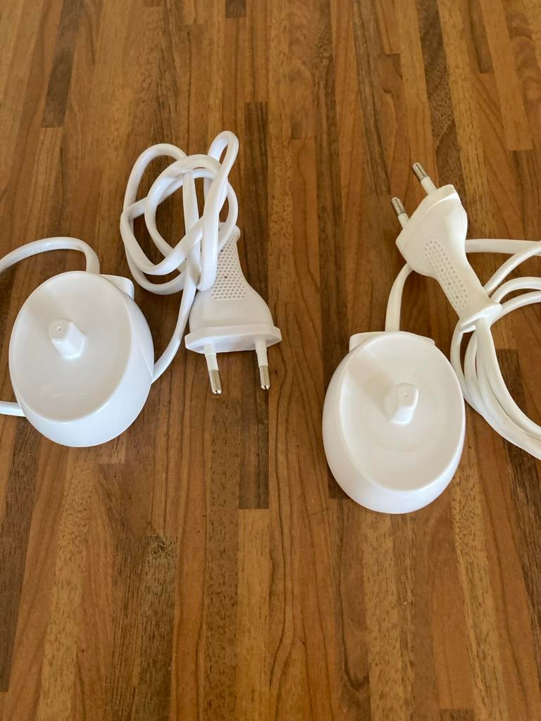 Oral B oplader elektrische tandenborstel (ook IO series), Sieraden, Tassen en Uiterlijk, Uiterlijk | Mondverzorging, Ophalen, Zo goed als nieuw