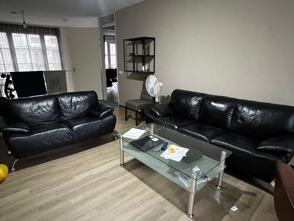 Black leather sofa with Coffee table, Ophalen, Gebruikt, Vierpersoons of meer, Leer