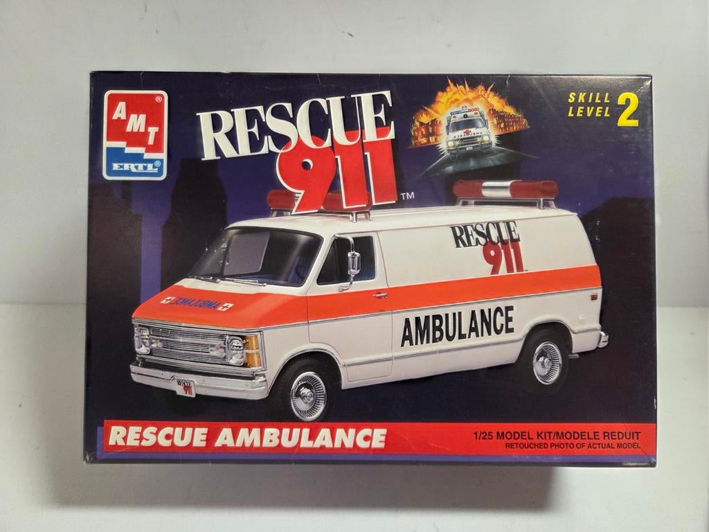Ertl bouwdoos Dodge Ambulance 911 1:25, Overige merken, Auto, ., Groter dan 1:32