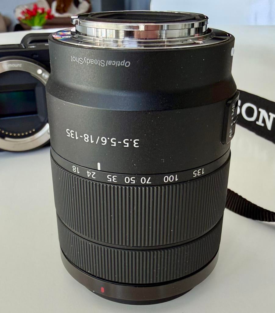 Zgan Sony 18-135mm f/3.5-5.6 OSS objectief E-mount., Ophalen, Zo goed als nieuw, Standaardlens