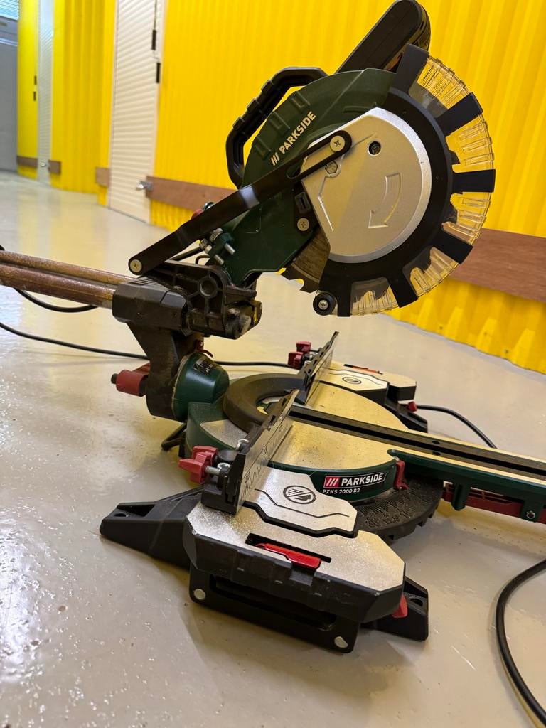 Parkside Kap- en trekzaag PZKS 2000 B2, Ophalen of Verzenden, Gebruikt, 1200 watt of meer, Afkortzaag