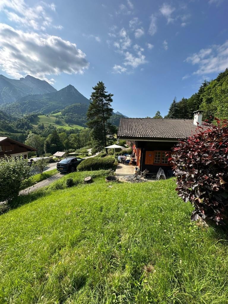 ⛰️Sfeervol Alpenchalet in zonnig dal – ideaal voor gezinnen, Vakantie, Alpen, Dorp, Wasmachine, In bos