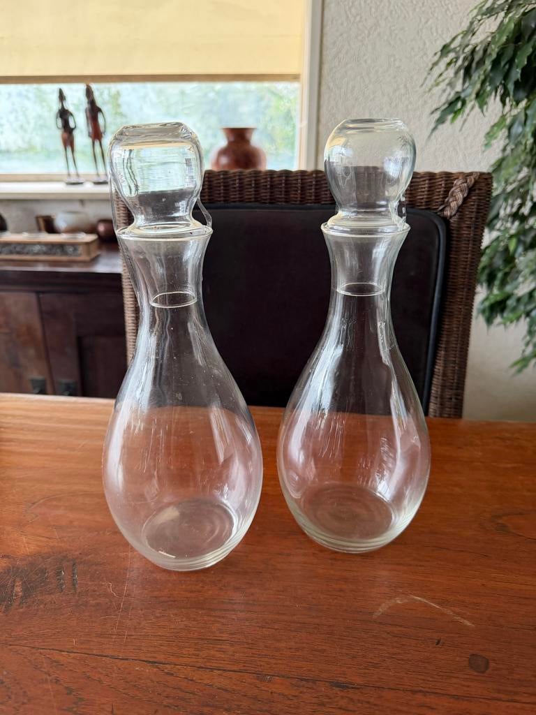 Twee glazen karaffen met stop, Ophalen of Verzenden