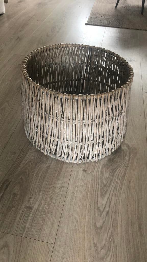 Leuke rieten lampekap voor staande lamp, Ophalen of Verzenden, Zo goed als nieuw, Rond, Riet