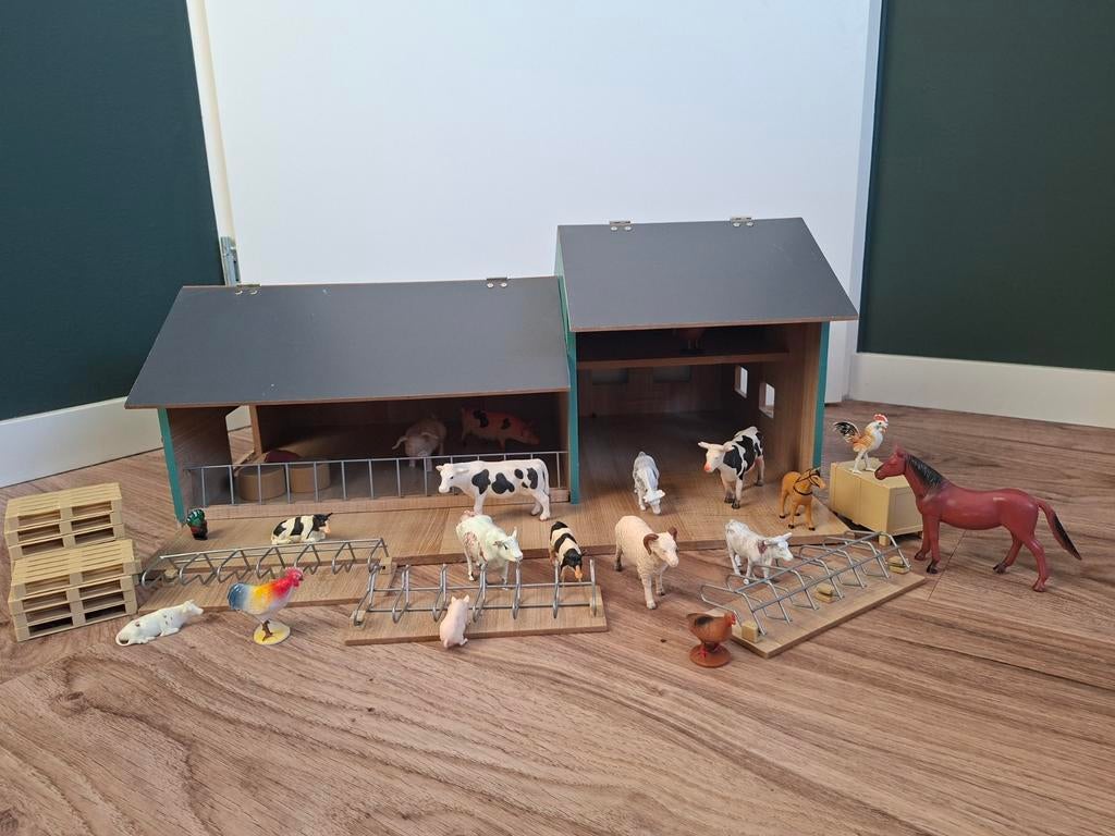 Houten boerderij stal met dieren en accessoires, Ophalen, Gebruikt, Complete set