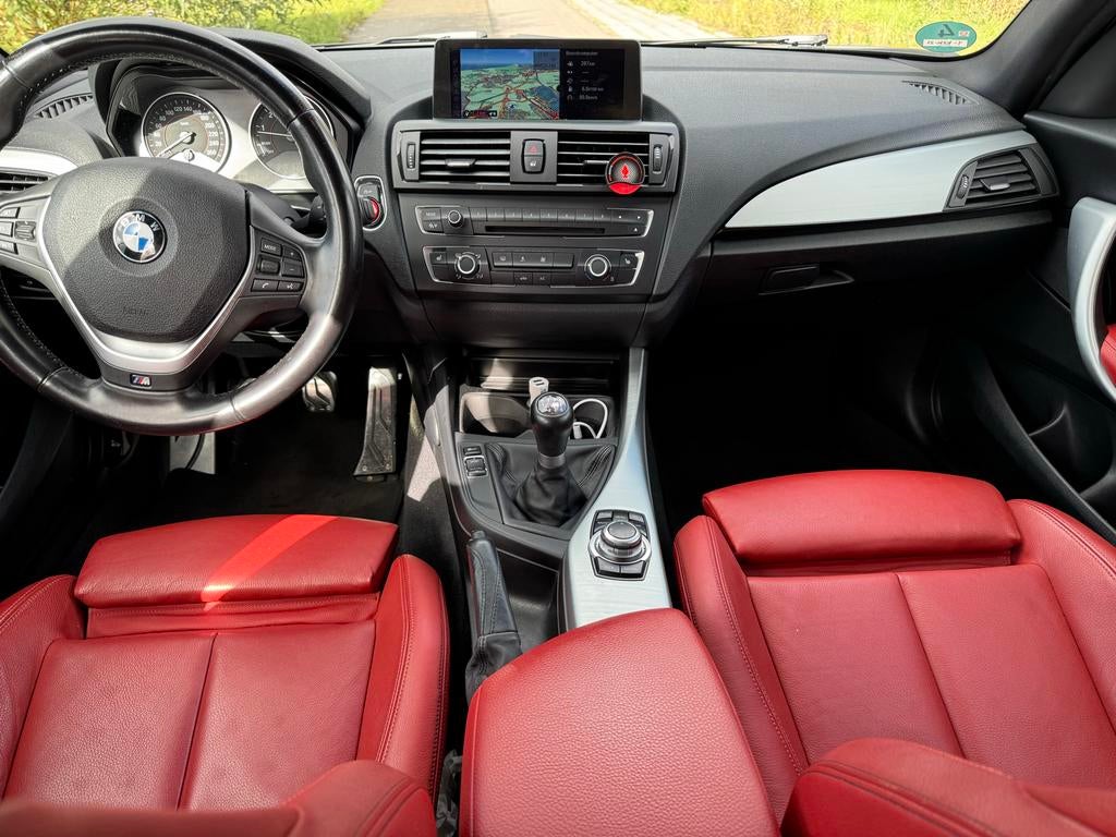 BMW 1-Serie 114i Upgrade edition M Pakket 5Dr Leder 146 KM, 1-Serie, Achterwielaandrijving, 4 cilinders, Zwart