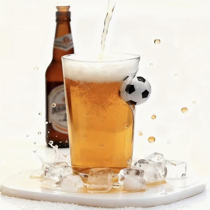 Drinkglas met ingeblazen voetbal, Ophalen of Verzenden, Nieuw, Overige typen