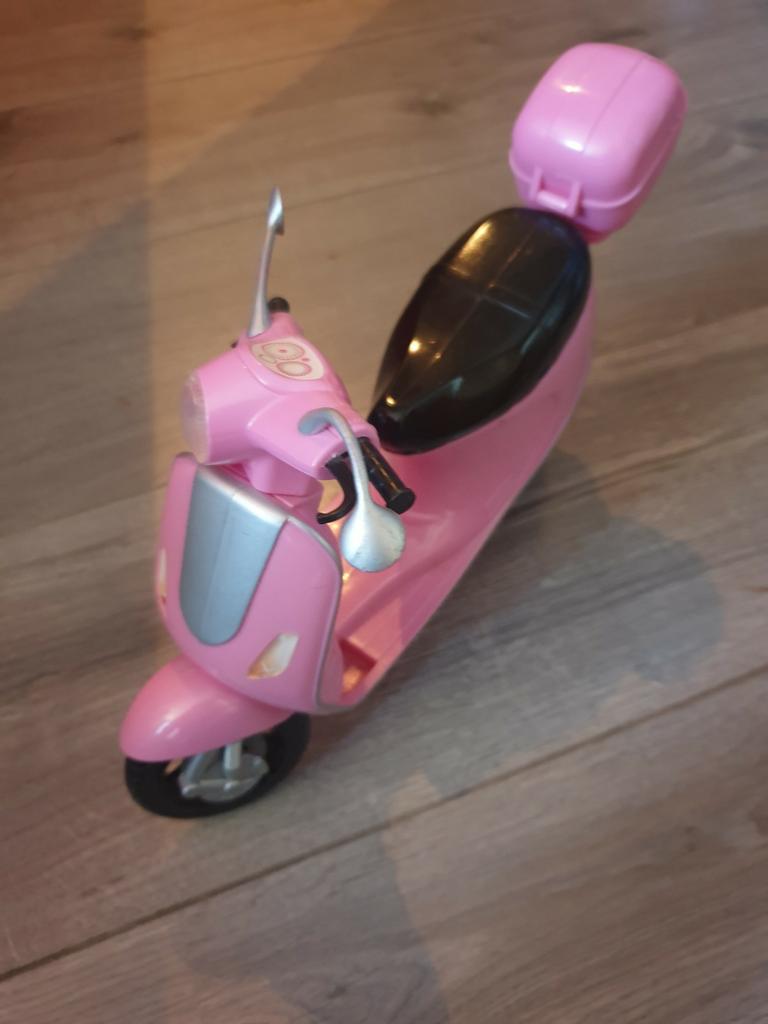 Barbie scooter, Ophalen of Verzenden, Zo goed als nieuw