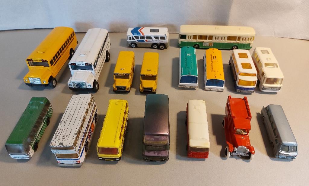 Verzameling Autobussen: Matchbox, Majorette, Siku, Efsi etc, Hobby en Vrije tijd, Modelauto's | Overige schalen, Ophalen of Verzenden