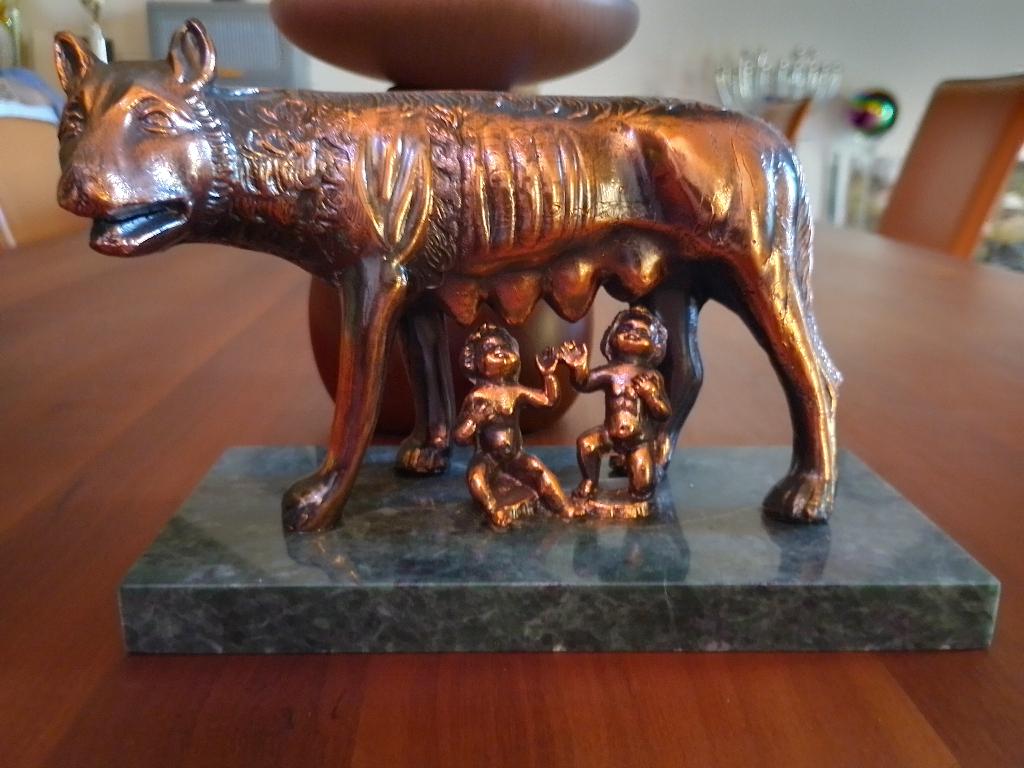 Capitolijnse Wolf. Beeldhouwwerk., Verzenden