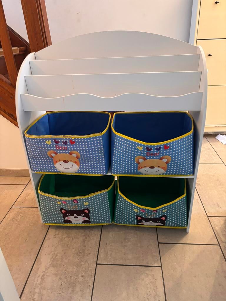 Kinder boekenkast met opbergbakken, Ophalen, Met plank(en), Gebruikt, 100 tot 150 cm