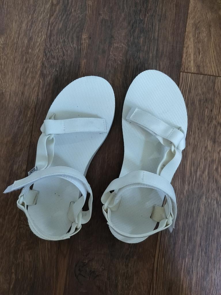 Witte Teva sandalen maat 40 - zo goed als nieuw, Kleding | Dames, Schoenen, Wit, Zo goed als nieuw, Teva, Sandalen of Muiltjes