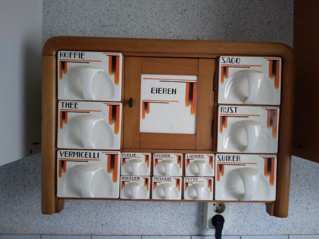 Retro kruidenkastje van mijn oma, Ophalen