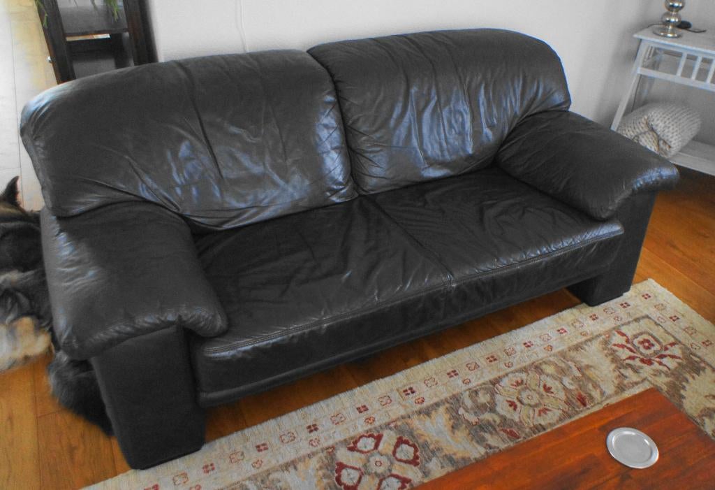 Twee lederen banken Duitse kwaliteit, Huis en Inrichting, Banken | Bankstellen, Ophalen, Gebruikt, Driepersoons, Rechte bank