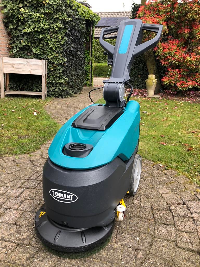 Schrobmachine Tennant CS16 met nieuw batterijen pakket, Ophalen, Zo goed als nieuw